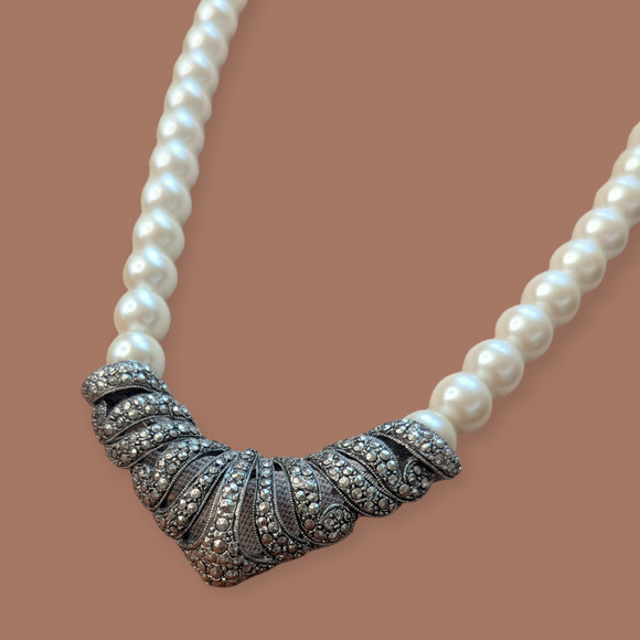 Vintage Art Deco Style Avon Necklace - Picture 4 of 8